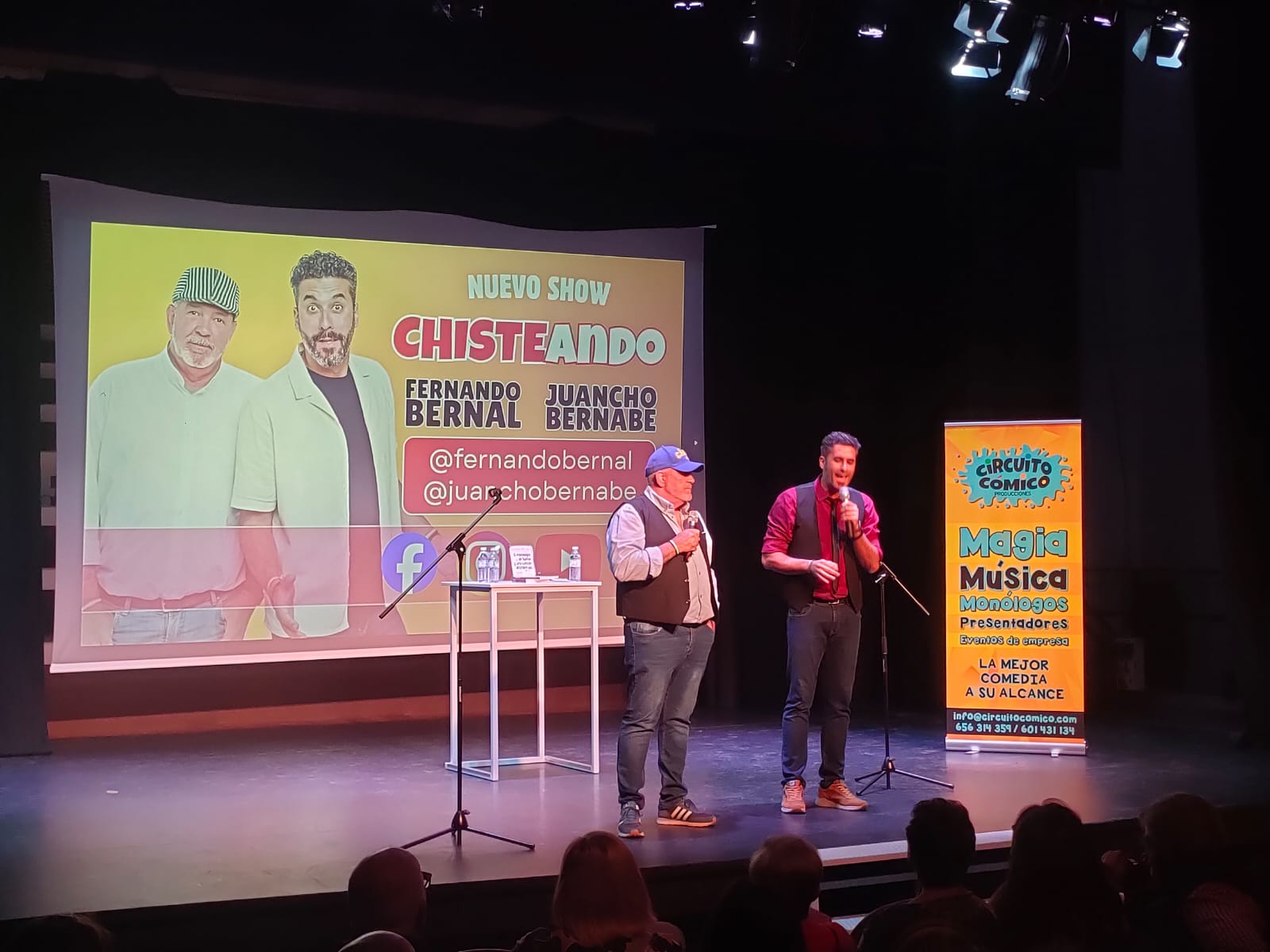 CHISTEANDO en el escenario